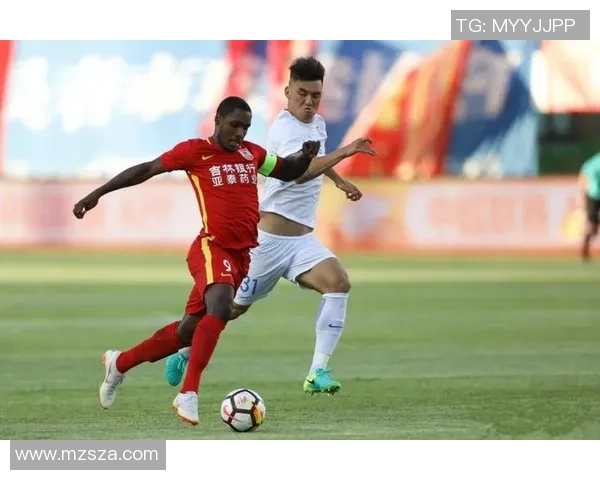 中国足球球星回归老东家重燃昔日辉煌为球队注入新活力